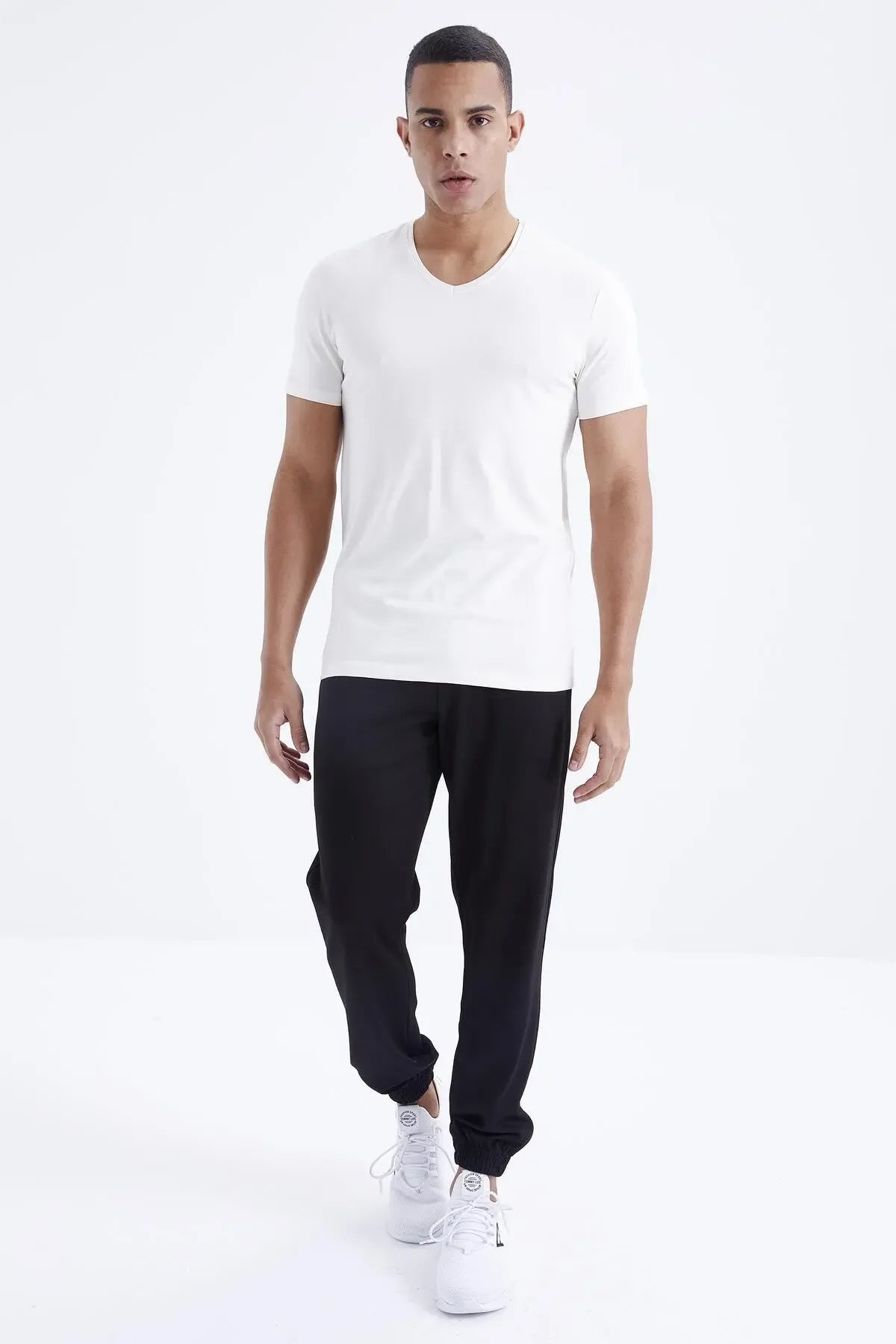 T-shirt homme basique col V manches courtes coupe standard- 87912 - Justyol