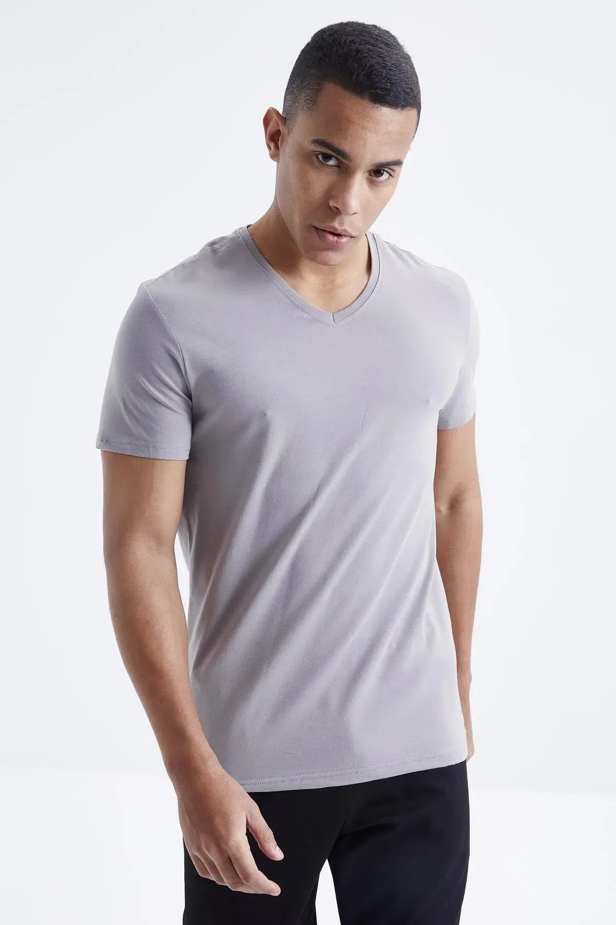 T-shirt homme basique col V manches courtes coupe standard- 87912 - Justyol