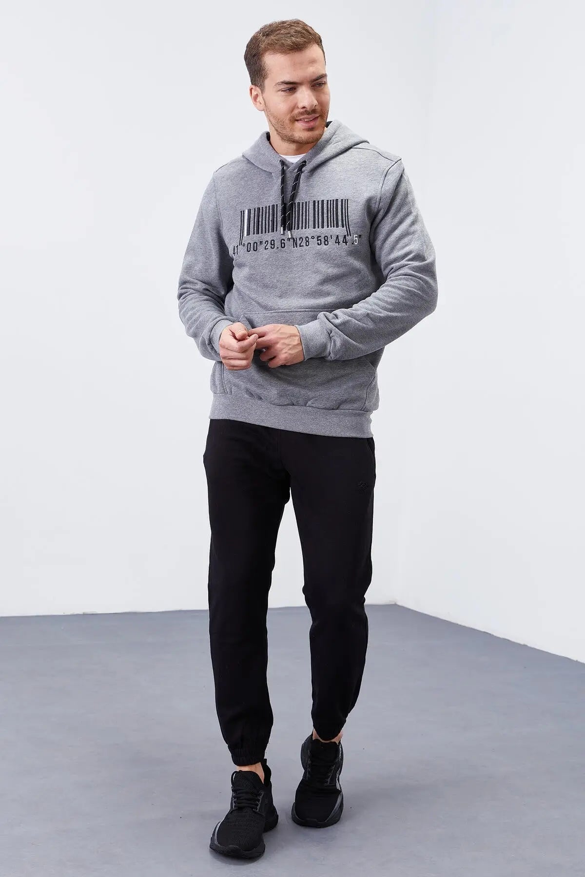 nakişli kanguru cep standart kalip kapüşonlu erkek sweatshirt - 87839 - Justyol