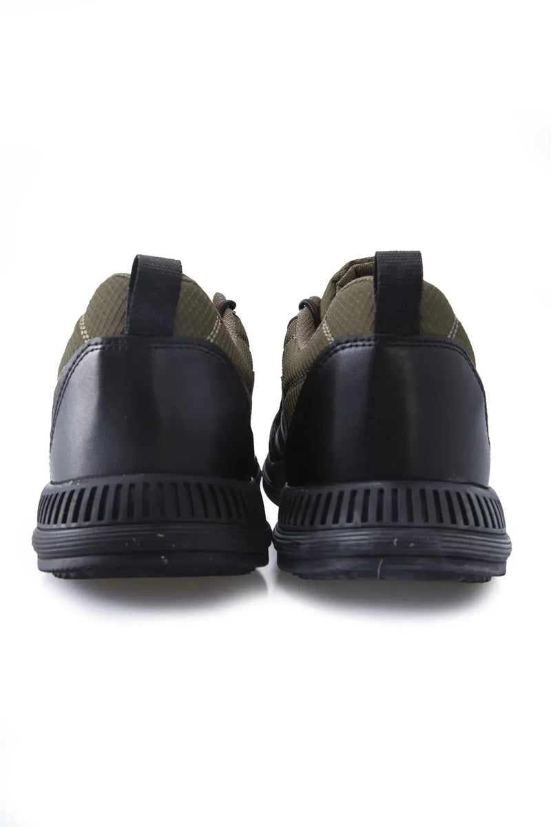 Baskets Sportives à Lacets pour Homme - Détails en Cuir Synthétique, Modèle Matelassé