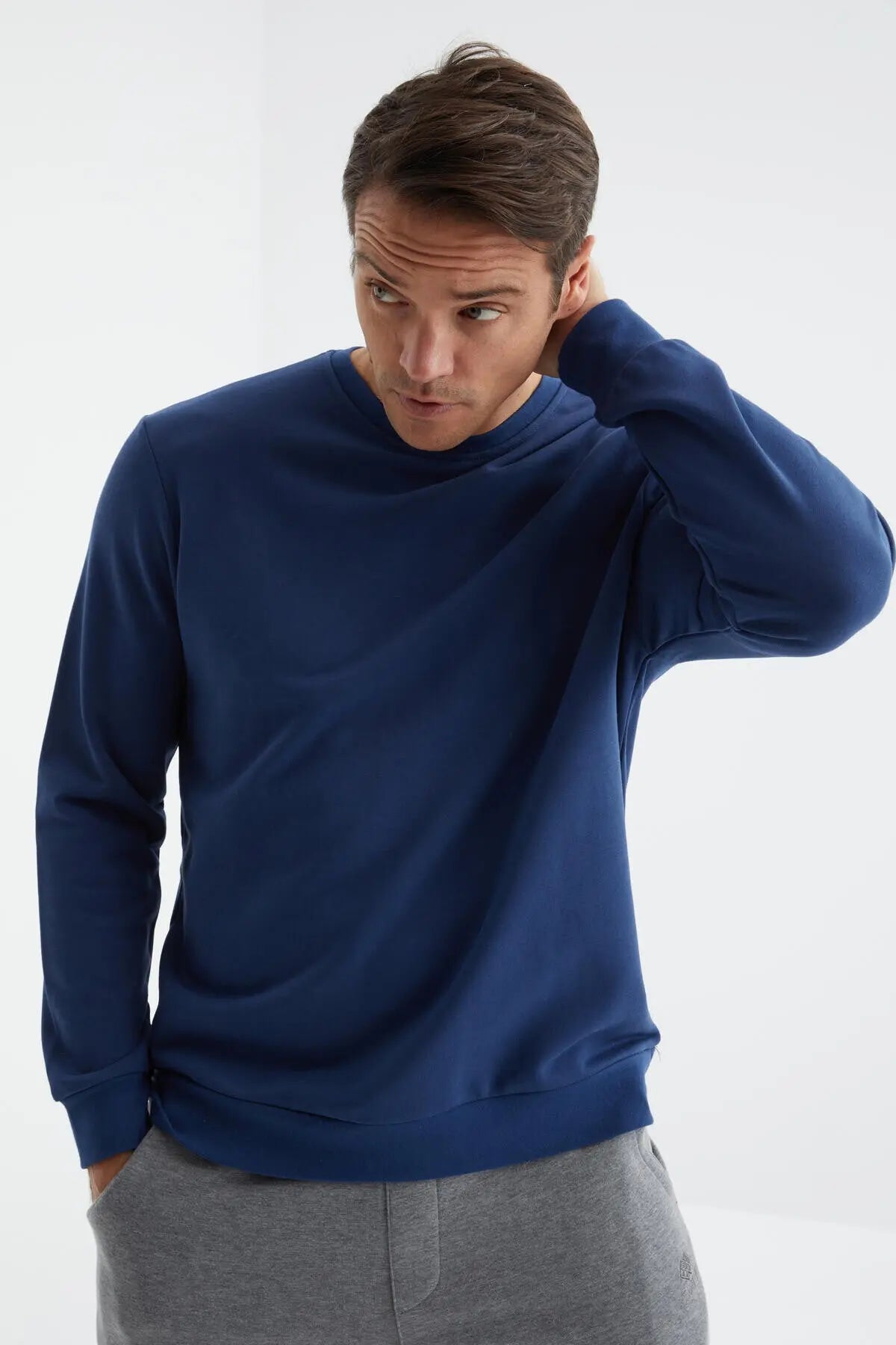 basic o yaka rahat form erkek sweatshirt - 88053 - Justyol