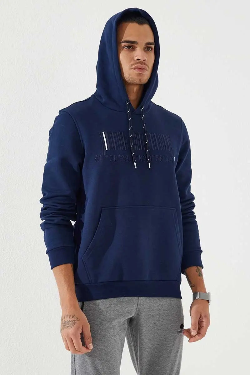 Sweatshirt pour homme à capuche avec poche kangourou et broderie, coupe standard - 87839