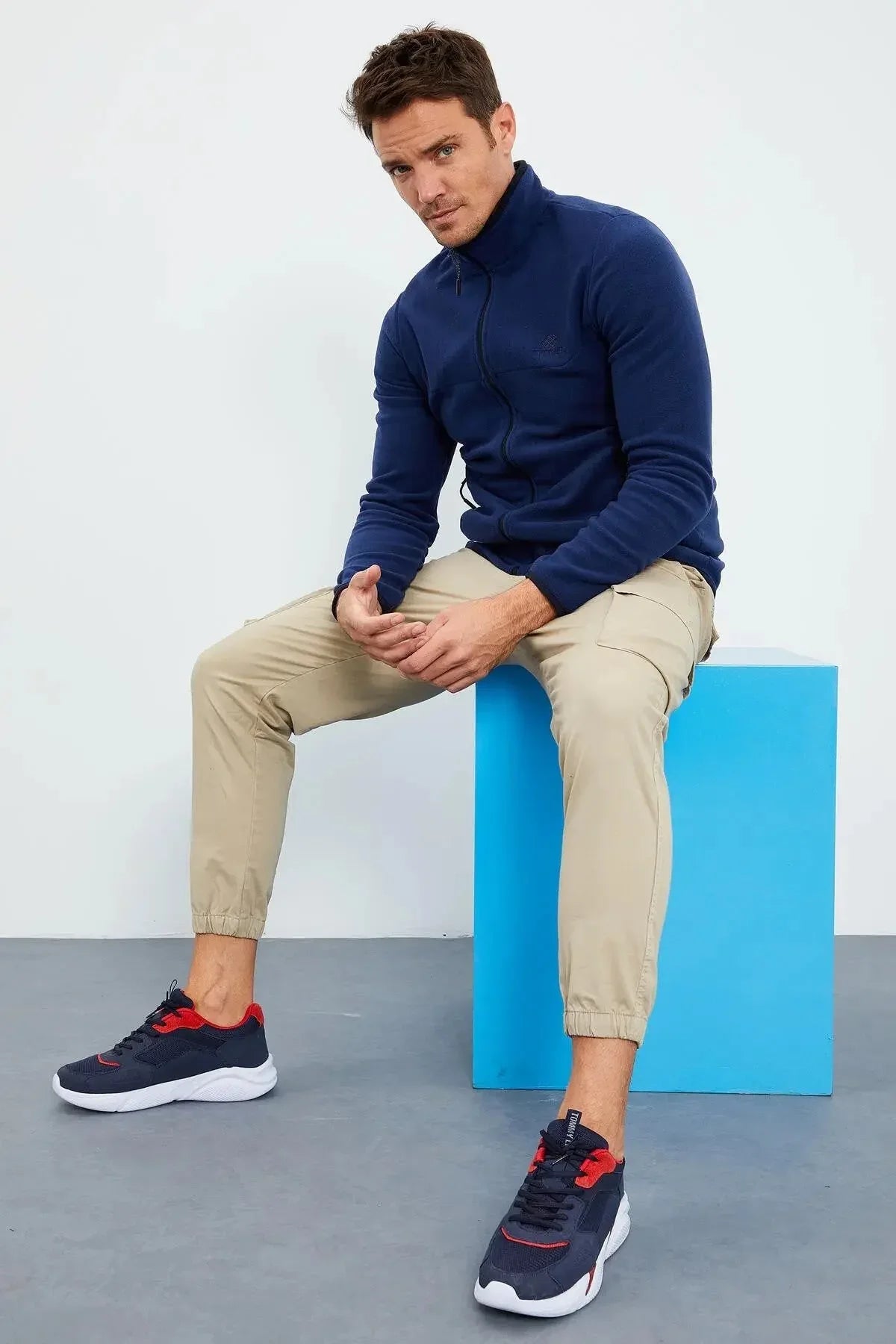 Sweatshirt pour homme en polaire à col montant et fermeture éclair, coupe standard avec broderie - 87992 - Justyol