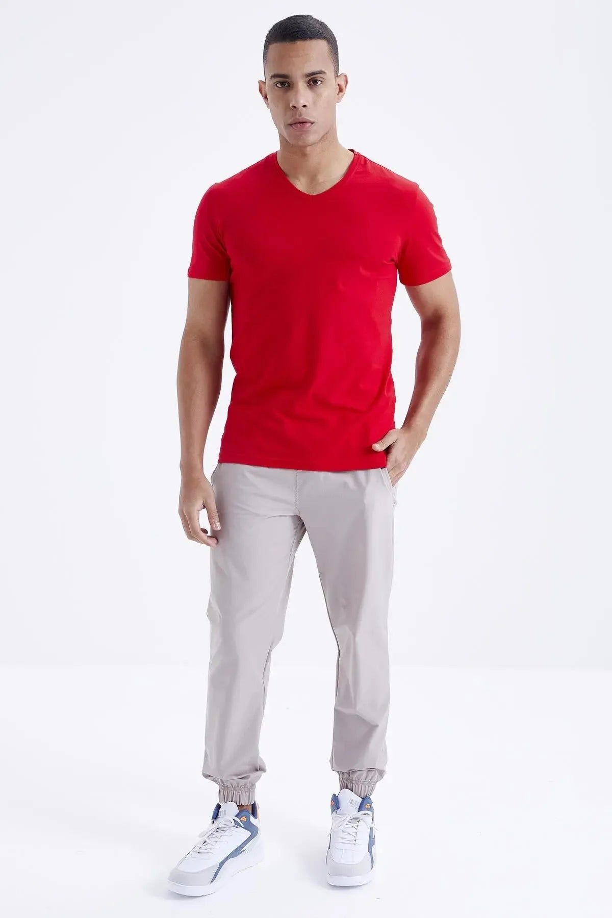 T-shirt homme basique col V manches courtes coupe standard- 87912 - Justyol
