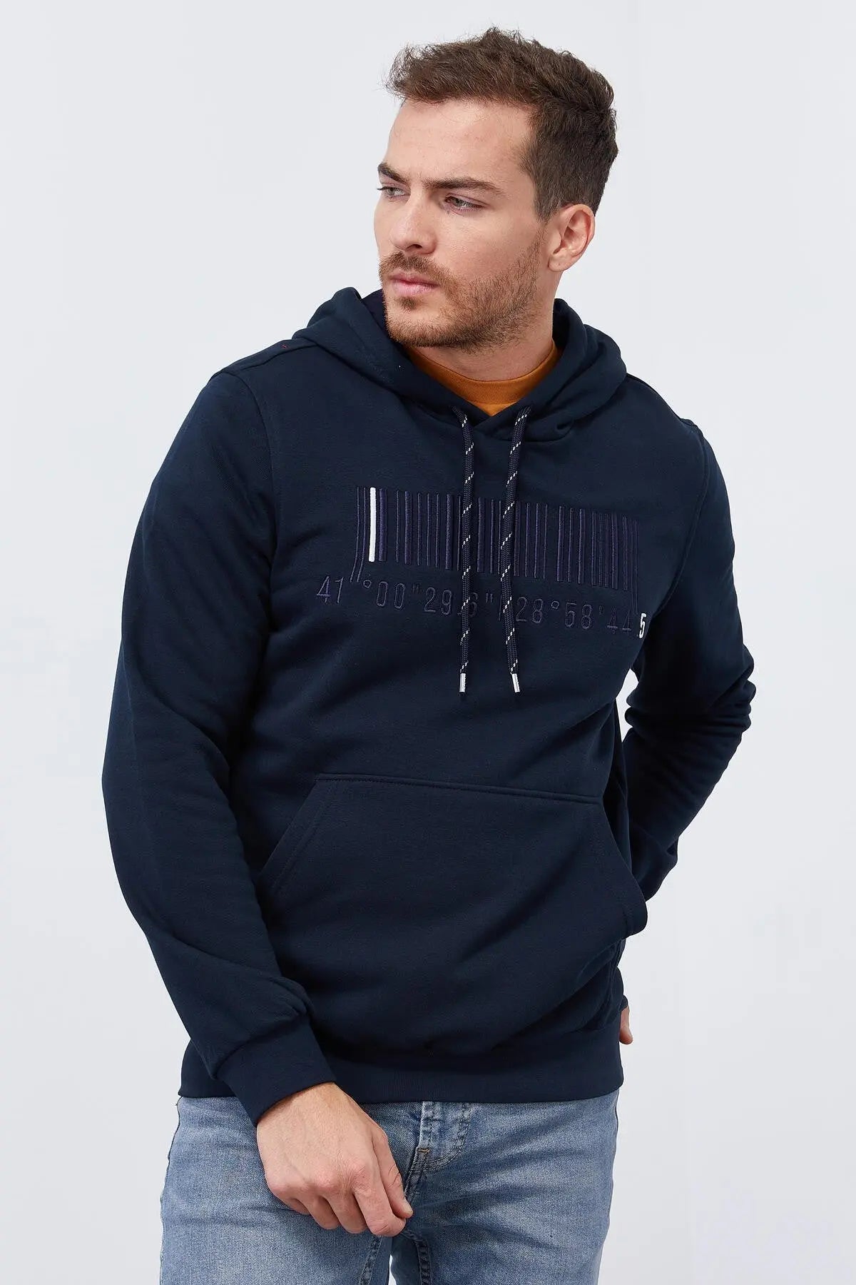 nakişli kanguru cep standart kalip kapüşonlu erkek sweatshirt - 87839 - Justyol
