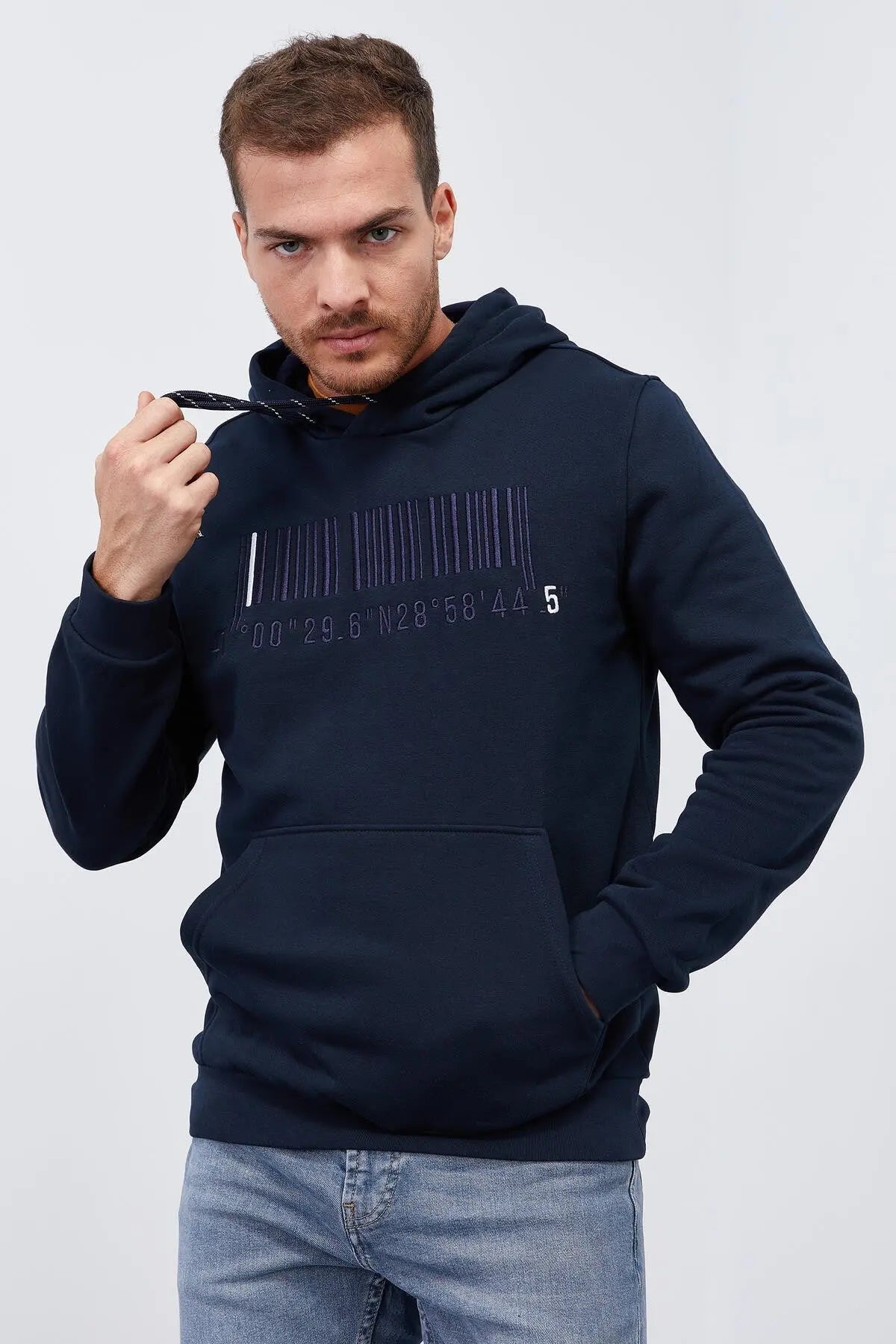 nakişli kanguru cep standart kalip kapüşonlu erkek sweatshirt - 87839 - Justyol