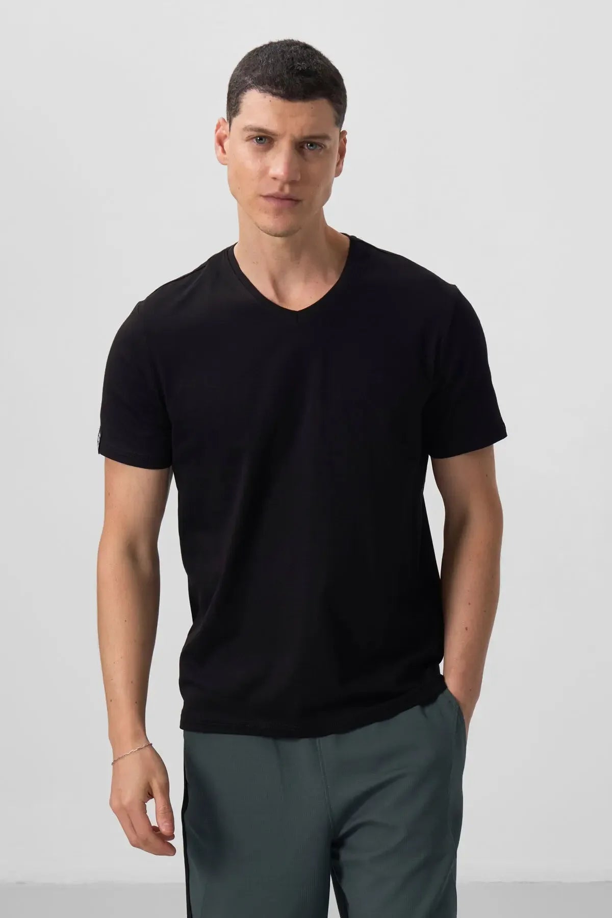 T-shirt homme basique col V manches courtes coupe standard- 87912 - Justyol