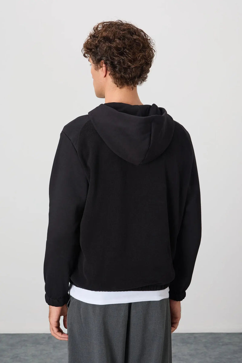 Sweatshirt pour homme en polaire à capuche, coupe standard, avec demi-zip et bloc de couleurs - 88300