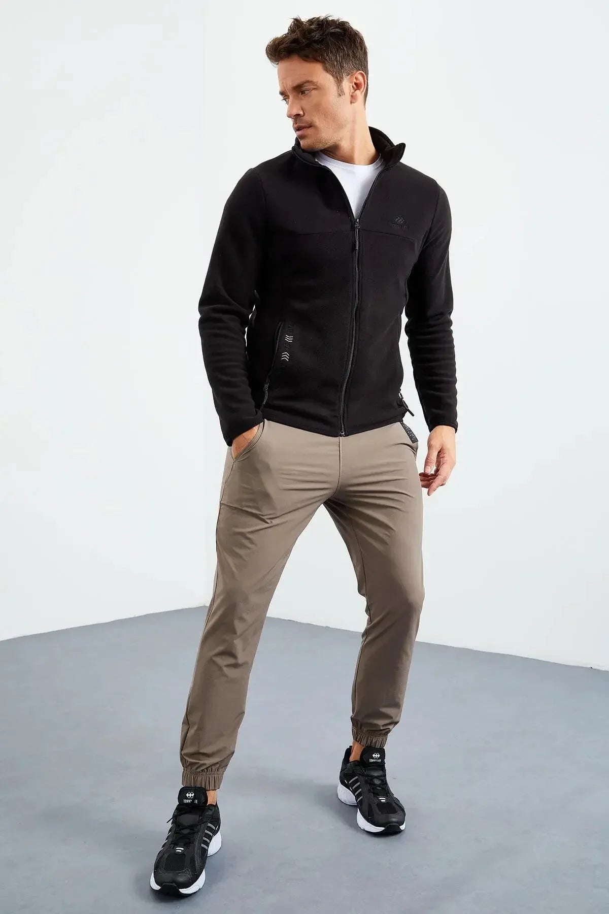 Sweatshirt pour homme en polaire à col montant et fermeture éclair, coupe standard avec broderie - 87992 - Justyol