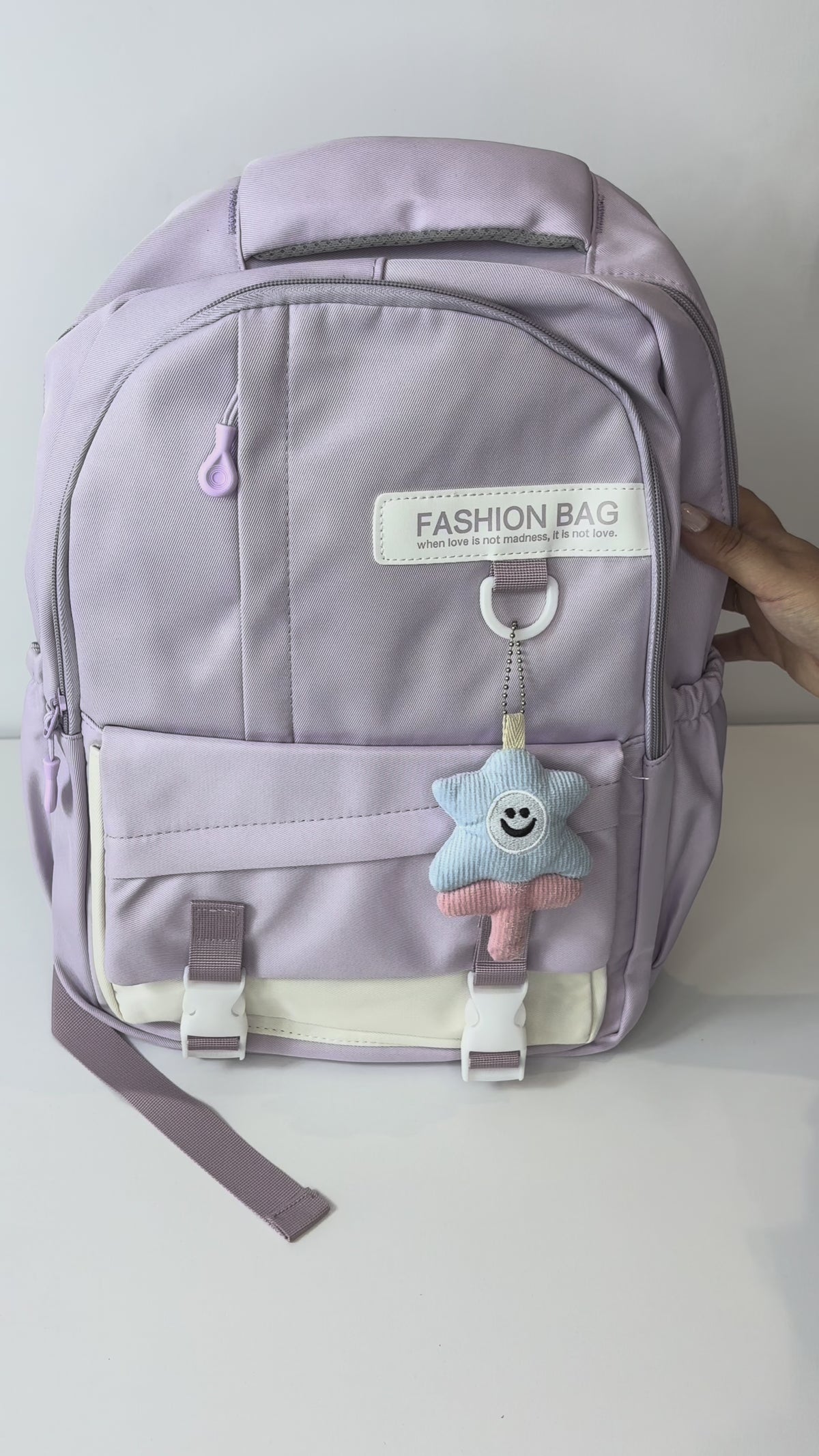 Charger la vidéo : Sac à dos scolaire casual – Couleurs variées &amp; petit accessoire tendance !