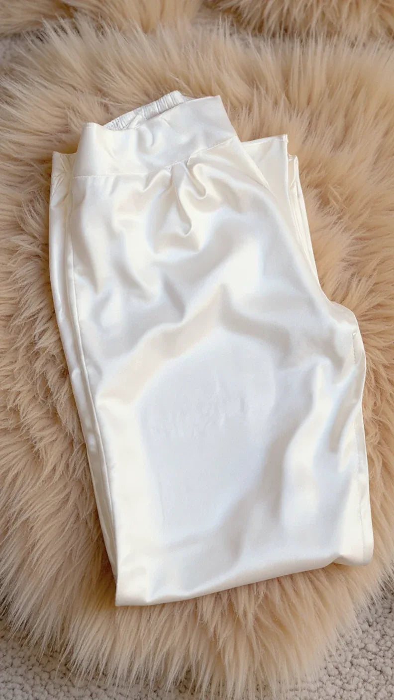 Ensemble pyjama satin raffiné avec détails en dentelle - Justyol