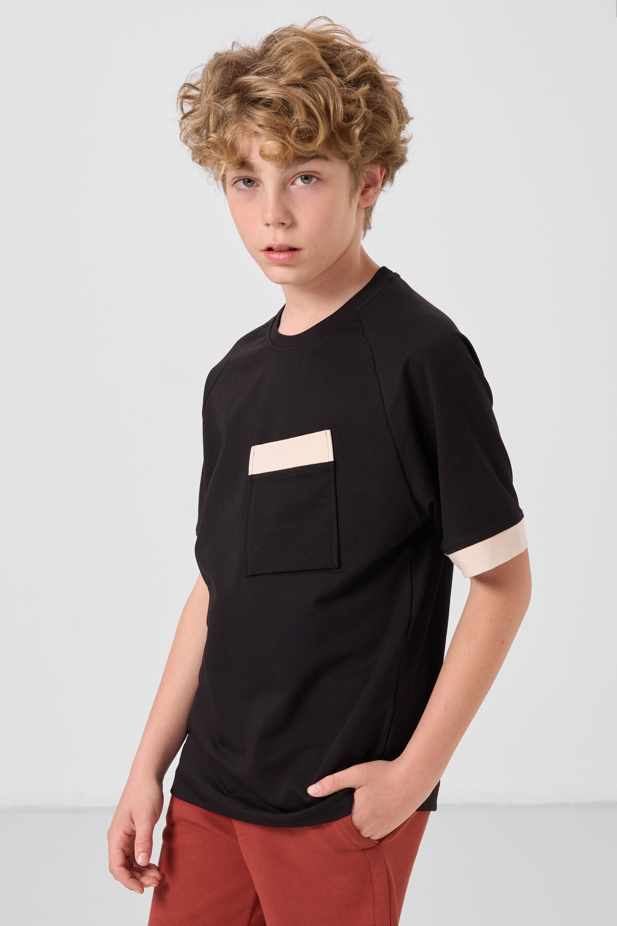 pamuklu yumuşak dokulu oversize cep detayli erkek çocuk t-shirt - 11295 - Justyol