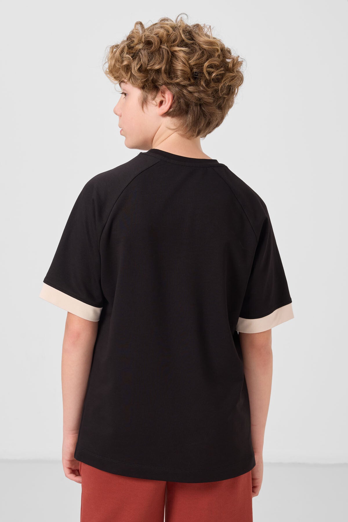pamuklu yumuşak dokulu oversize cep detayli erkek çocuk t-shirt - 11295 - Justyol