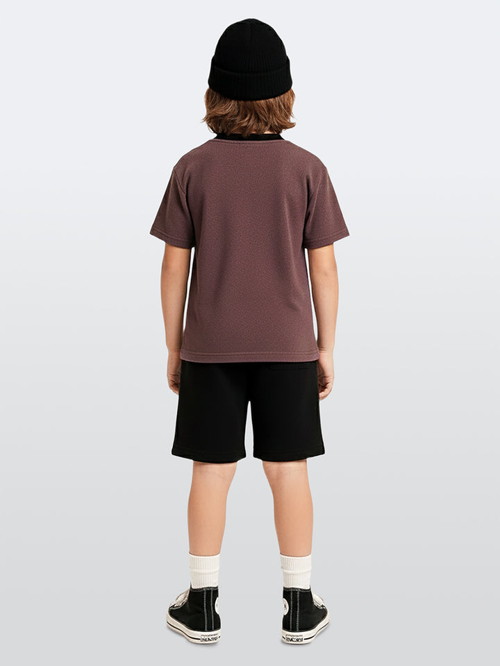 Ensemble garçon 2 pièces t-shirt imprimé street style et short – Look moderne et confortable