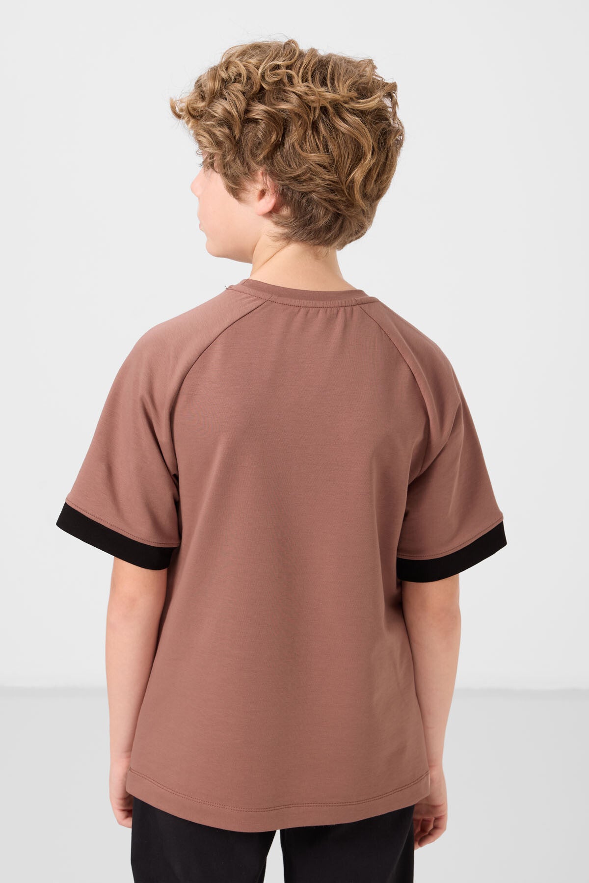 pamuklu yumuşak dokulu oversize cep detayli erkek çocuk t-shirt - 11295 - Justyol