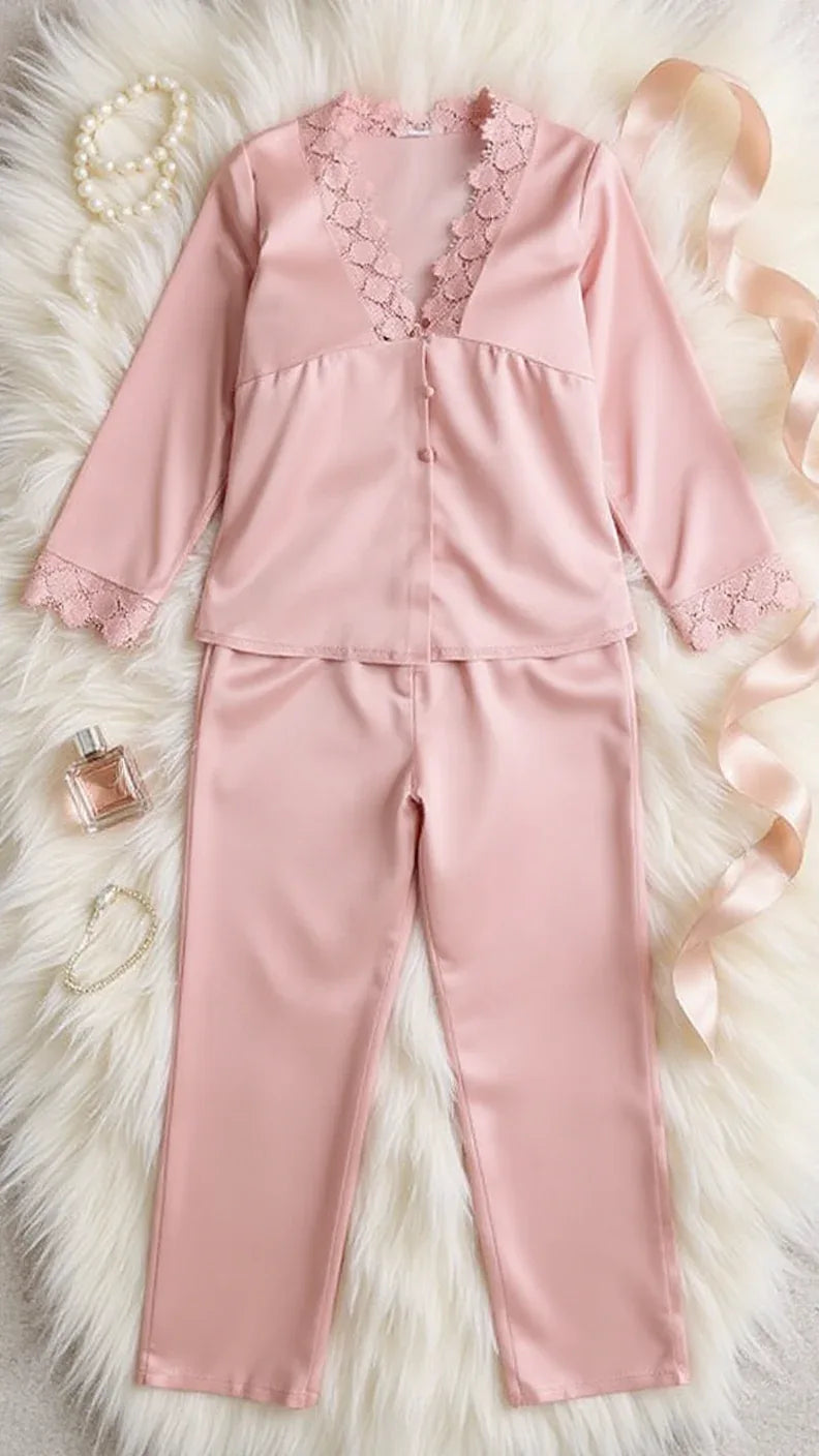Ensemble pyjama satin raffiné avec détails en dentelle - Justyol
