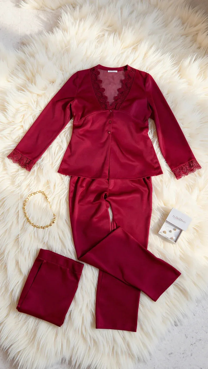 Ensemble pyjama satin raffiné avec détails en dentelle - Justyol