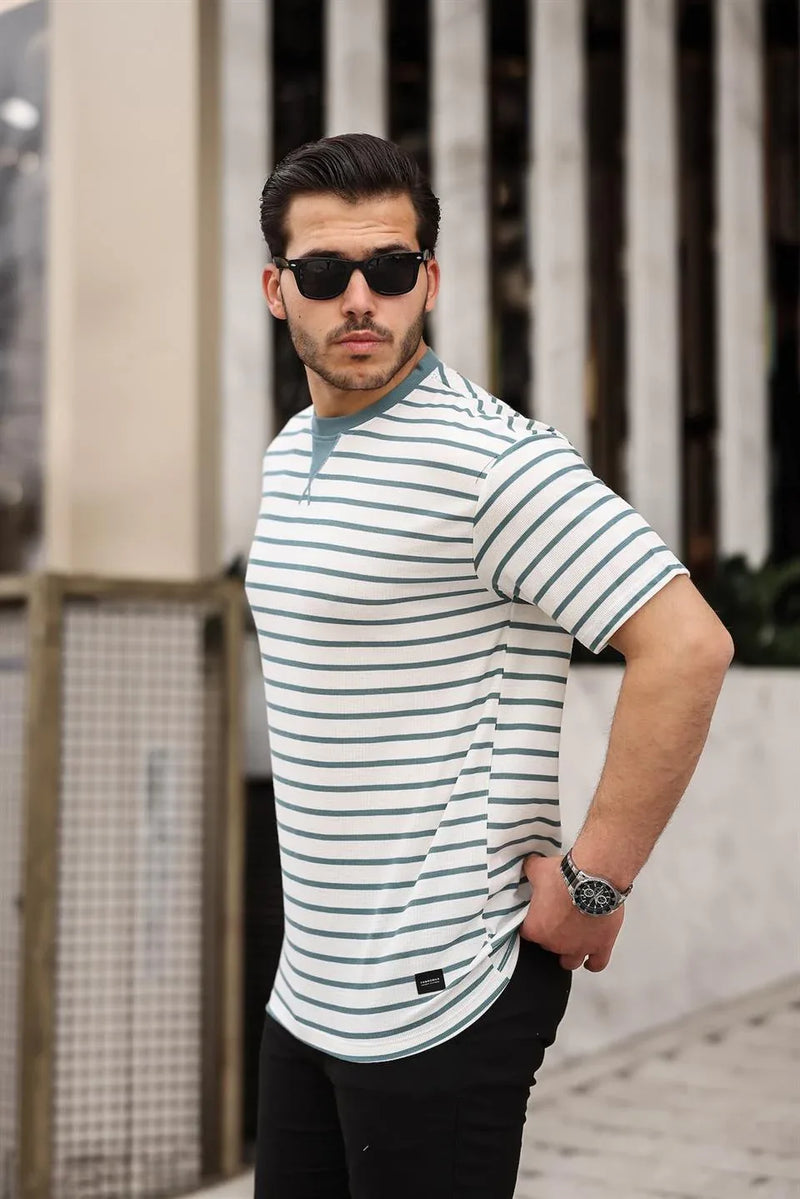 t‑shirt oversize homme rayé col enveloppe